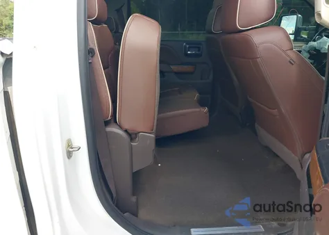 2017 Chevrolet Silverado 2500Hd High Country z USA, uszkodzony, nr VIN 1GC1KXEY3HF247978